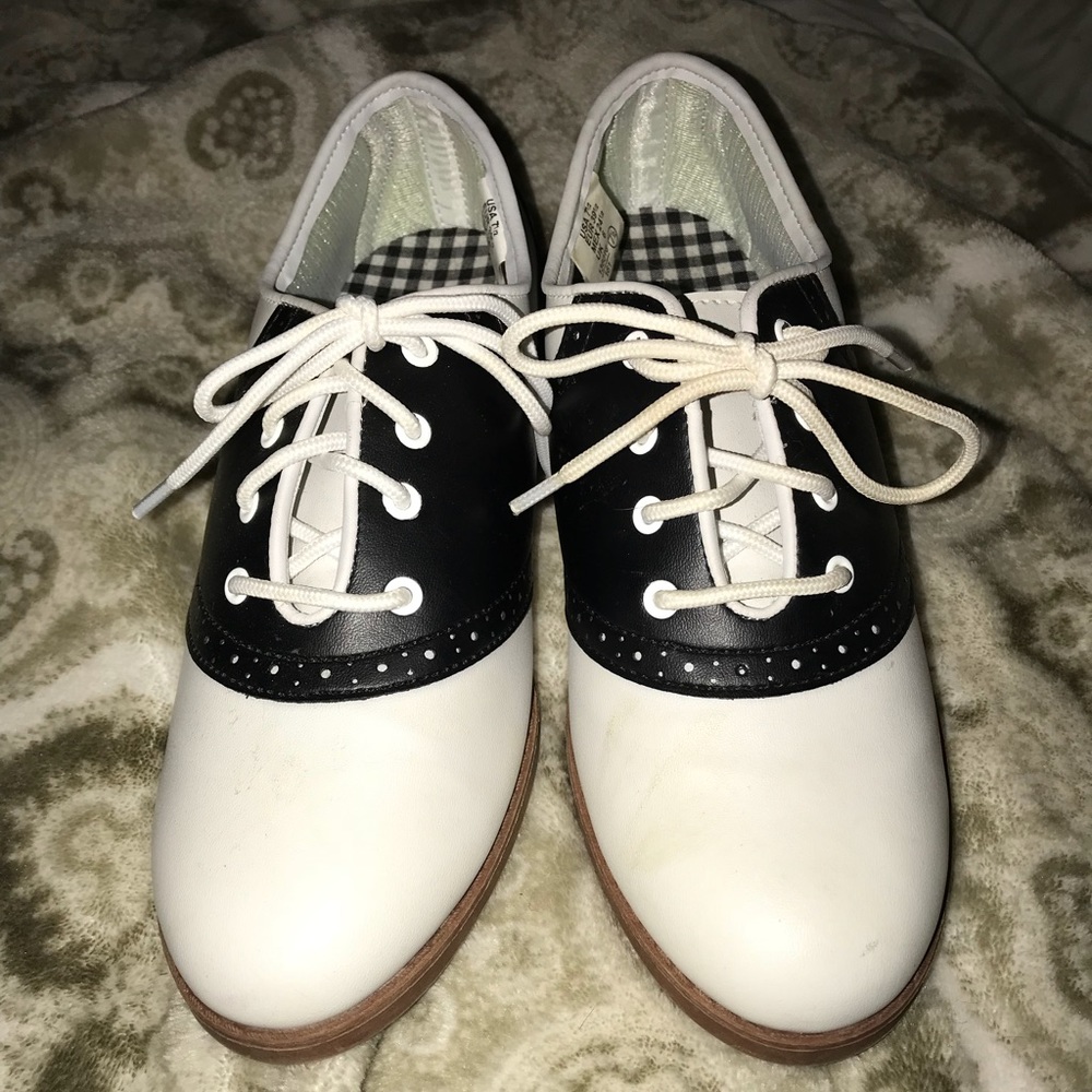 Saddle shoes